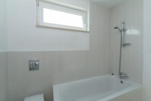 Apartments with parking space Brela, Makarska - 16596