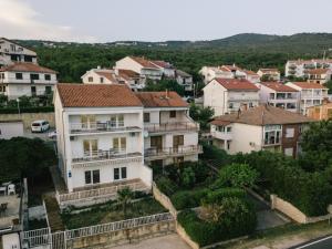 Apartments with a parking space Crikvenica - 16788