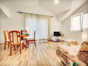 Apartments with parking space Brodarica, Sibenik - 16978