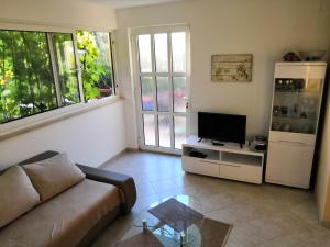 Apartments by the sea Drvenik Mali (Drvenik) - 16787