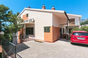 Apartments by the sea Brela, Makarska - 16950 