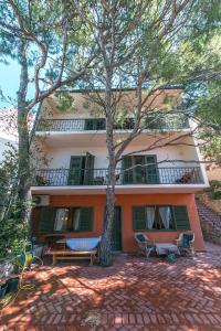 Apartments by the sea Brela, Makarska - 16950 