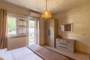 Apartments by the sea Povlja, Brac - 16792