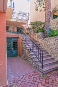 Apartments by the sea Brela, Makarska - 16950 
