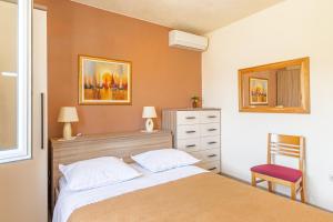 Apartments by the sea Povlja, Brac - 16792