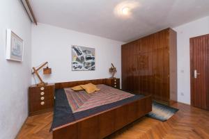 Apartments by the sea Brela, Makarska - 16950