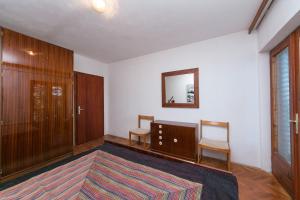 Apartments by the sea Brela, Makarska - 16950