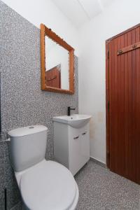 Apartments by the sea Brela, Makarska - 16950