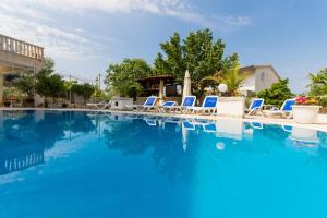 Family friendly apartments with a swimming pool Okrug Gornji, Ciovo - 16893