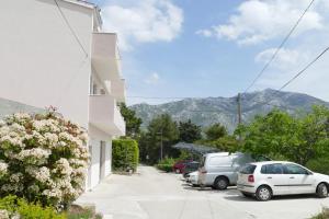 Apartments with a parking space Klis, Split - 16979