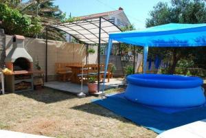 Apartments with parking space Barbat, Rab - 16816