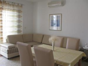 Apartments with a parking space Barbat Rab  16816