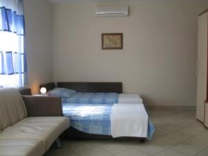 Apartments with parking space Barbat, Rab - 16816