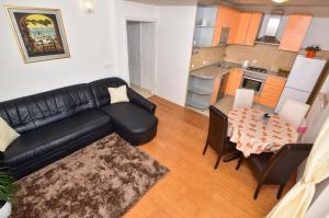 Apartments with parking spaces Igrane, Makarska - 16878