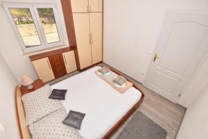 Apartments with parking spaces Igrane, Makarska - 16878