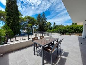 Apartment and Rooms Anne