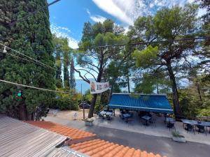 Apartment and Rooms Anne