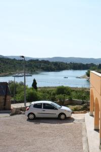 Apartments by the sea Bilice, Krka - 16904