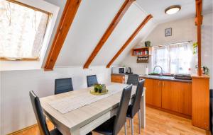 Cozy Home In Vrhi Vinagorski 