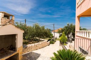 Family friendly apartments with a swimming pool Okrug Gornji Ciovo 16901