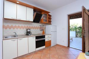 Family friendly apartments with a swimming pool Okrug Gornji, Ciovo - 16608