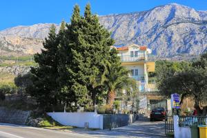 Apartments and rooms with parking space Tucepi, Makarska - 16914 