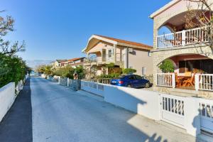 Apartments by the sea Vir - 18572