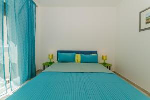 Apartments with parking space Vir - 18550