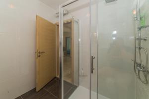 Apartments with parking space Vir - 18550