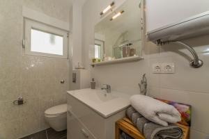 Apartments with parking space Vir - 18550