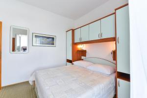 Apartments by the sea Vir - 18590