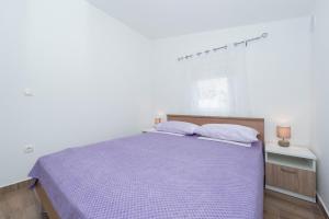 Apartments with parking space Vir - 18560