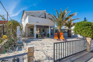 Apartments by the sea Vir - 18525