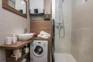 Apartments with parking space Vir - 18544