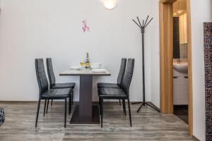 Apartments with parking space Vir - 18518