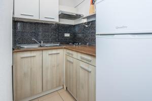 Apartments with parking space Vir - 18518