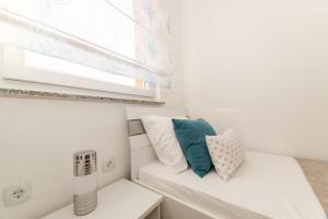 Apartments by the sea Vir - 18546