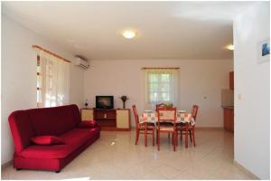 Family friendly apartments with a swimming pool Vir - Lozice, Vir - 18538