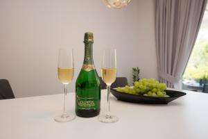 Family-friendly apartments with swimming pool Vir - Kozjak, Vir - 18542