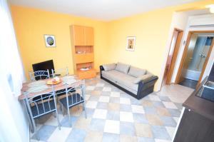 Apartments with parking space Vir - Kozjak, Vir - 18556