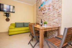 Apartments with parking space Vir - 18561