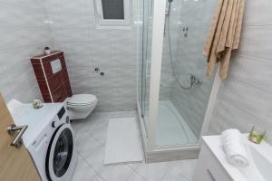 Apartments with parking space Vir - 18561