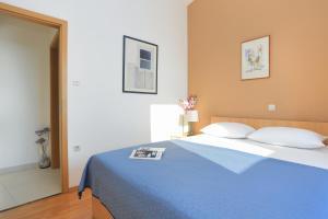 Apartments by the sea Podgora, Makarska - 16630