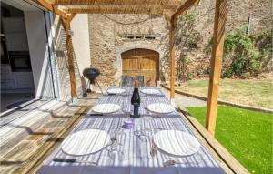 Maisons de vacances Amazing home in Baraqueville with WiFi and 3 Bedrooms : photos des chambres