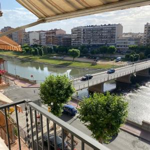Apartamento completamente reformado en el casco antiguo con vistas al rio
