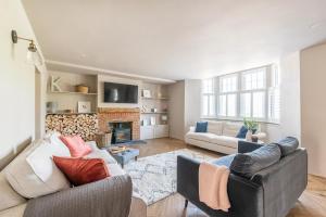 Luxury Group Celebration House with Hot Tub & Bar!