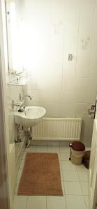 Spacious guesthouse with garden and seaview