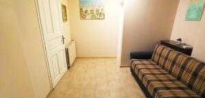 Spacious guesthouse with garden and seaview