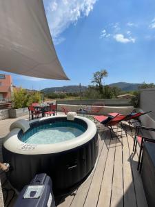 Appartements Superbe appartement sur le port, jacuzzi, piscine : photos des chambres