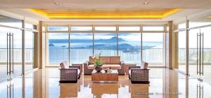 1 BR Cozy Modern-Style Condo with Balcony & 5-star amenities at Wind Residences